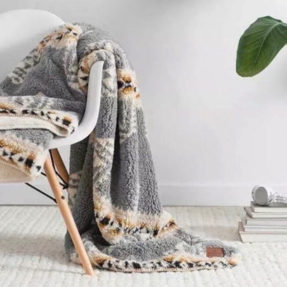 PENDLETON Aztec Print Sherpa Fleece Throw Blanket Boho Gray Cream Black NIP